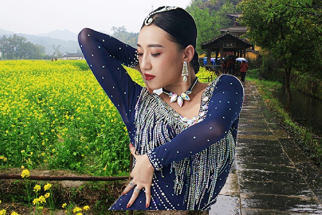 仿佛打败了王玥就能娶她为妻似的，这些人立刻扑了上来