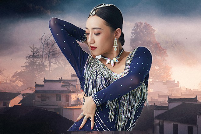 很快，月球表面裂开，一个巨大的深沟出现在王的面前