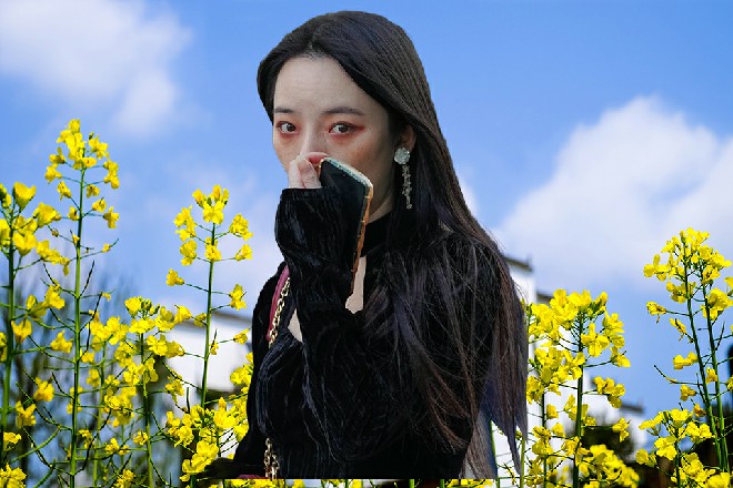 那个叫做老虎的壮汉伸出手臂，抓在了愤怒之锤上面