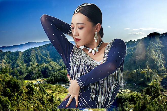 若依双手合十，站在那里，完全成为了一尊黑色的明王像