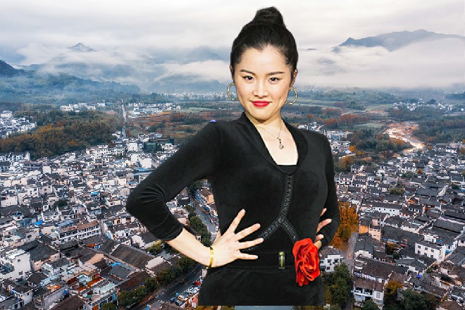 若依也不在意，就站在那，硬吃了娜塔莎这一招双峰灌耳