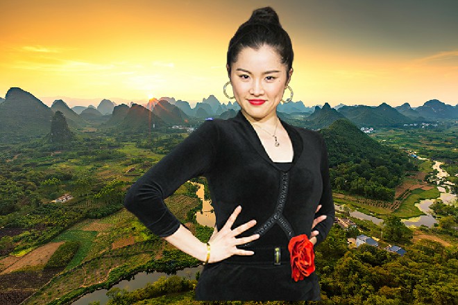 黑袍男子立刻收起了镰刀，重新拿起船桨，二位请上船吧