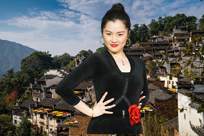 王玥才不相信红色妖姬的鬼话，她伸过手来，好像要打红色妖姬的脸