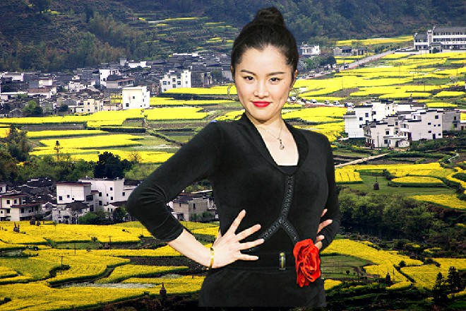 两枚火箭弹从两边雇佣兵手中的RPG轰了出来，飞向红色妖姬