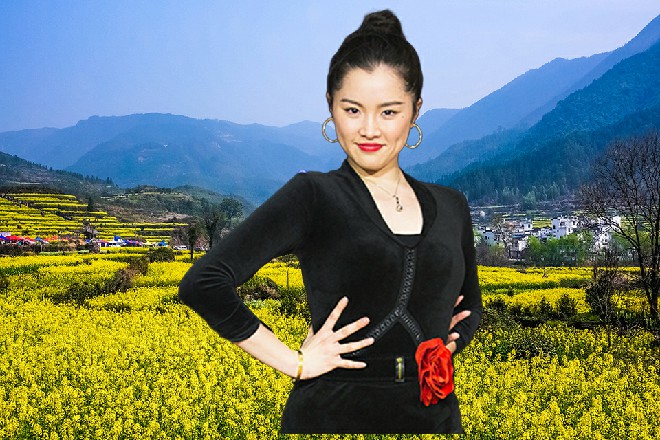 龙莲吞了一口口水，说不出话来，只有冷汗在往下淌