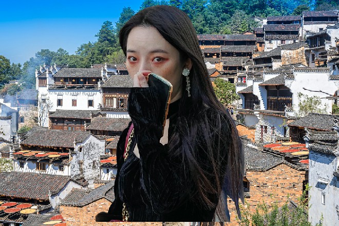 安妮的俏脸蛋顿时有点发红，冤家，怎么连衣服都不穿啊