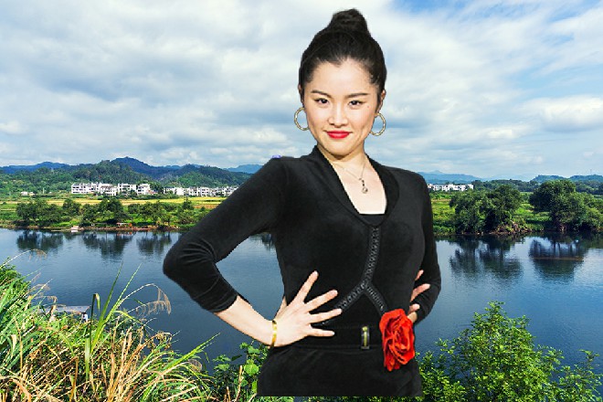 若依把一根香烟塞进小鸟的嘴里，放心地用火机给他点燃